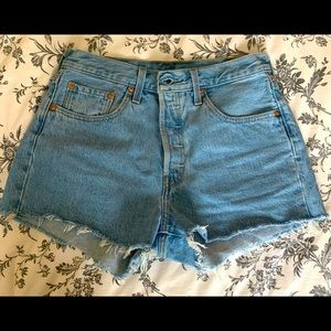 Women’s Levi’s!